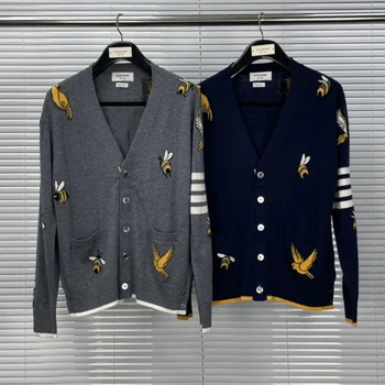Модные свитера бренда TB THOM, мужской приталенный кардиган с V-образным вырезом, одежда в полоску, Шерстяное осенне-зимнее повседневное пальто с вышивкой птицы Пчелы