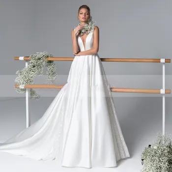 Простое атласное свадебное платье с глубоким V-образным вырезом, Элегантные бретельки-спагетти, кружевные аппликации, свадебное платье с открытой спиной и шлейфом.